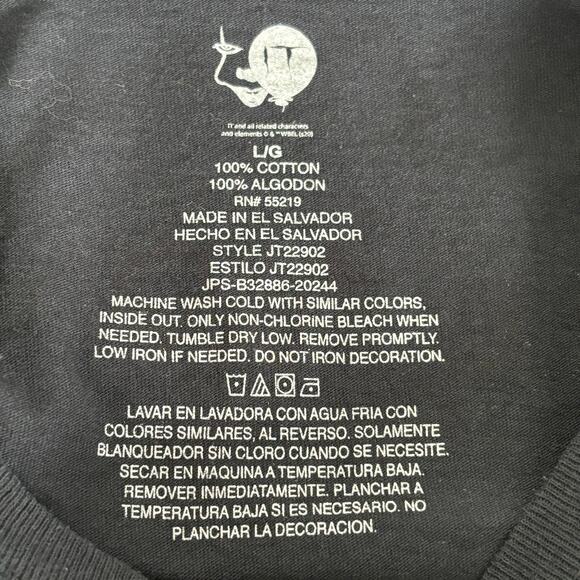 Stephen King's It Pennywise Clown Yellow Raincoat Graphic Print T-Shirt Mens L - Picture 3 of 5